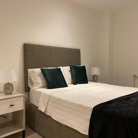 Triple T Homes Cosy 2 Bedroom Apartment With Balcony イルフォード エクステリア 写真