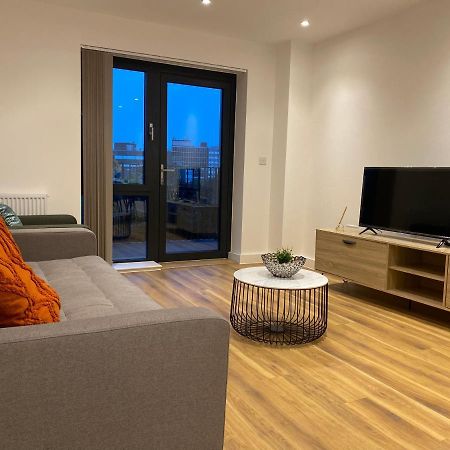 Triple T Homes Cosy 2 Bedroom Apartment With Balcony イルフォード エクステリア 写真