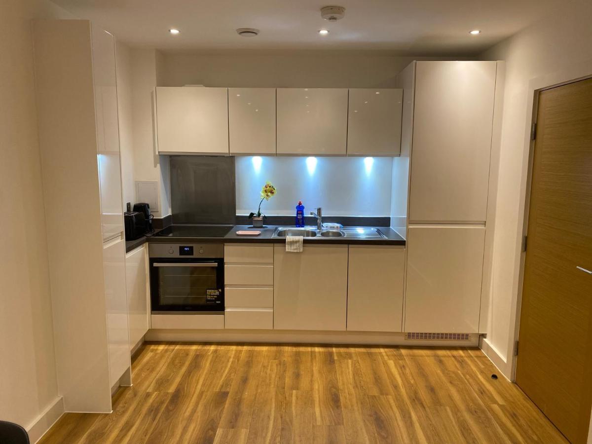 Triple T Homes Cosy 2 Bedroom Apartment With Balcony イルフォード エクステリア 写真