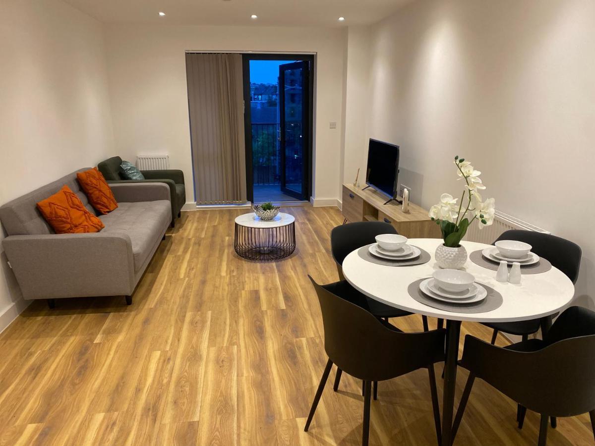 Triple T Homes Cosy 2 Bedroom Apartment With Balcony イルフォード エクステリア 写真