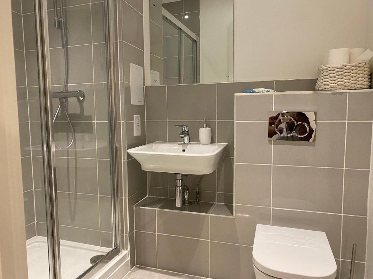 Triple T Homes Cosy 2 Bedroom Apartment With Balcony イルフォード エクステリア 写真